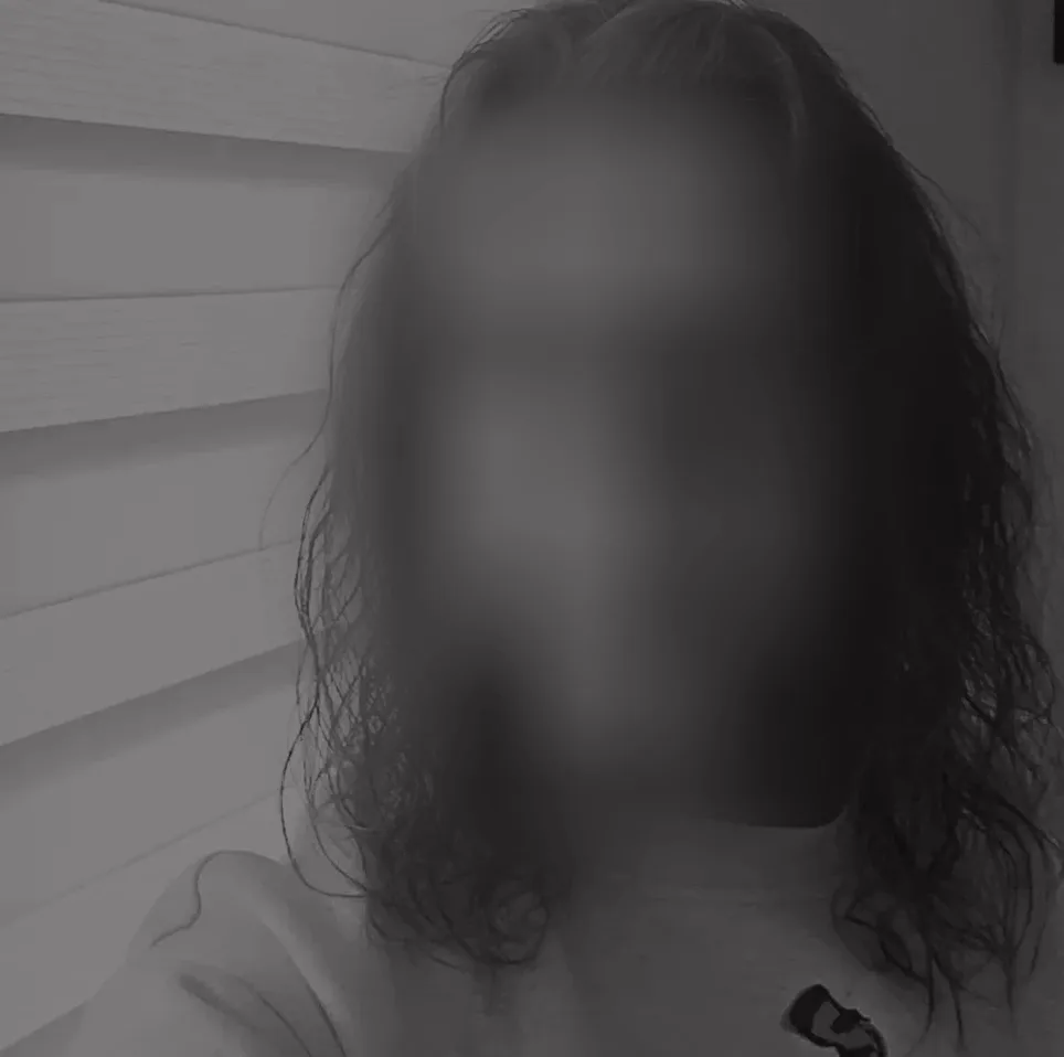 Nina, 33